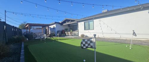Cranbrooke Manor House | Walk 2 OLD TOWN 4 Bathrooms 5 Bedrooms GOLF putting POOL table 12 min to airport