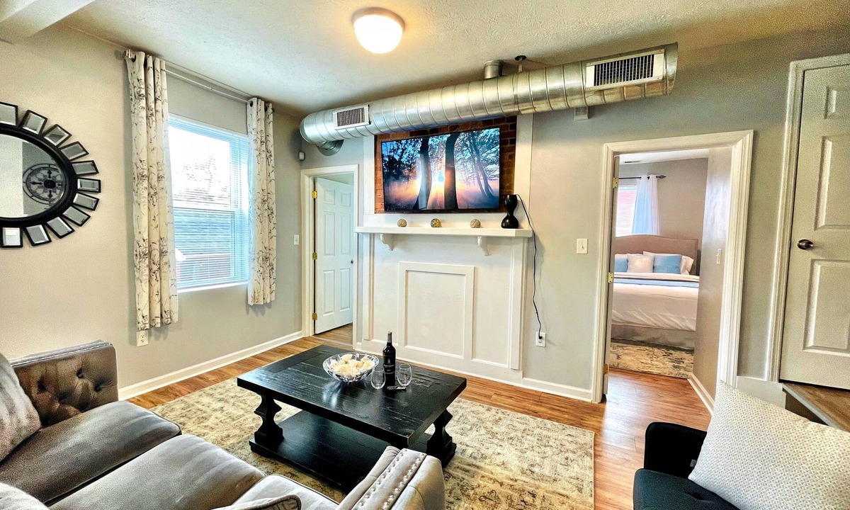 Central Northside Apartment | Walk: PNC Park & Acrisure + FREE private park