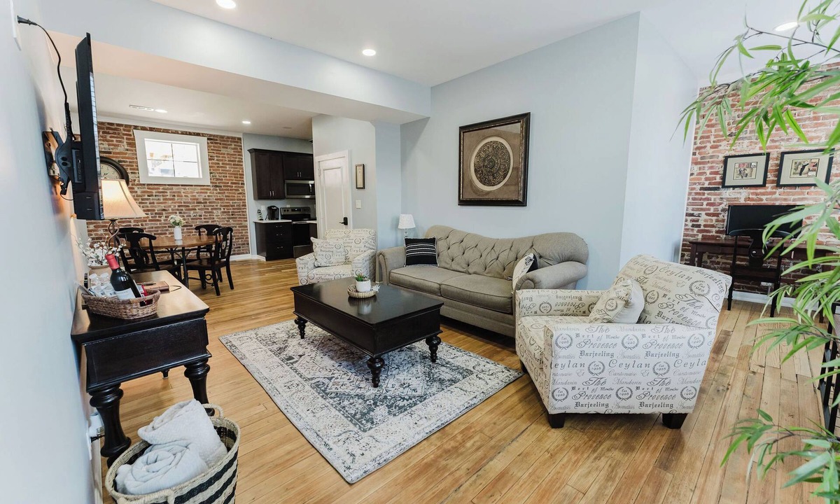Downtown St. Louis Apartment | Walk to Arch, Stadium & Dome! 2BR/2BA Downtown Gem ready for you and your family