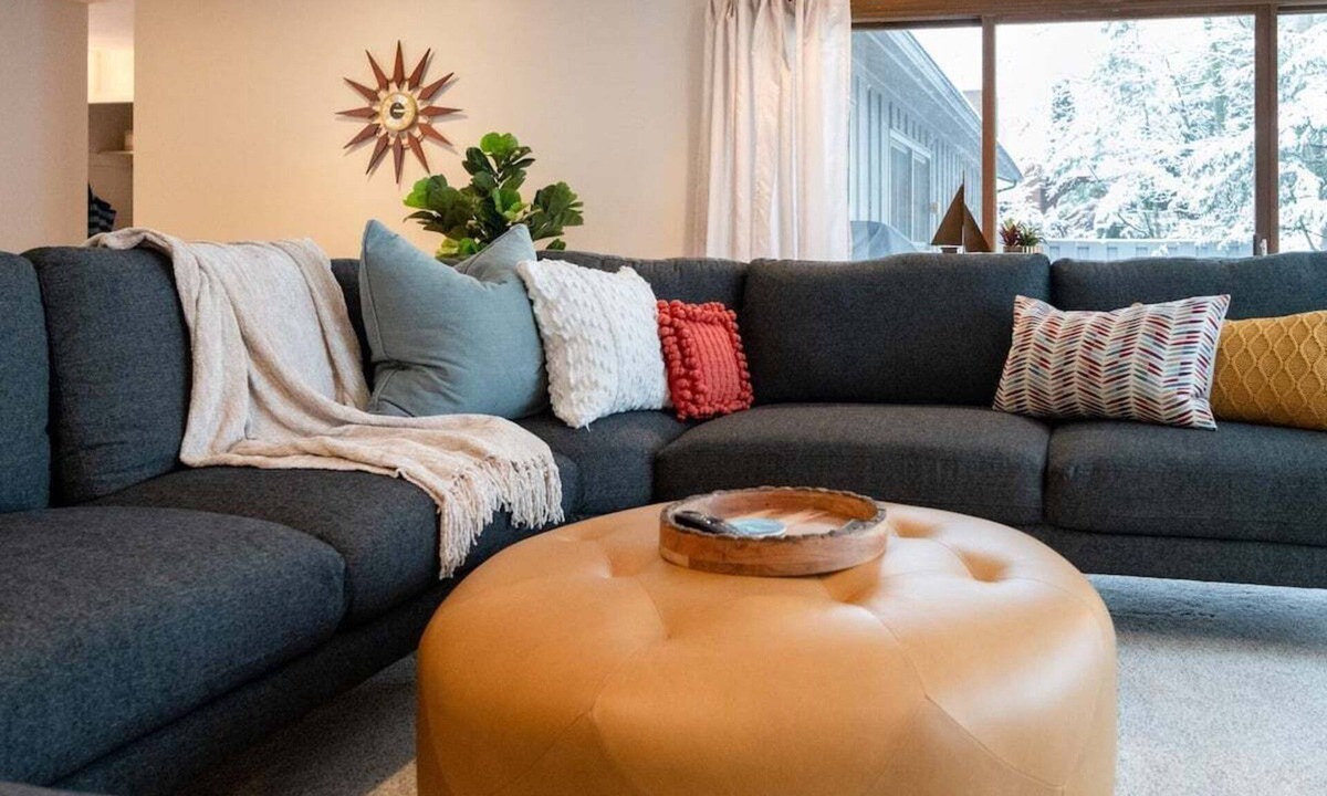 Beachwood-Bluffton House | Walk to Beach | Mid-Century Retreat | Pet Friendly