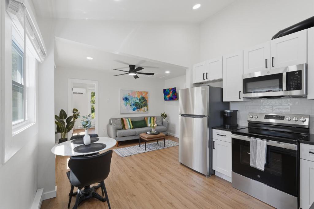 Ypsilanti House | Walk to Depot Town - Private Deck & King Bed