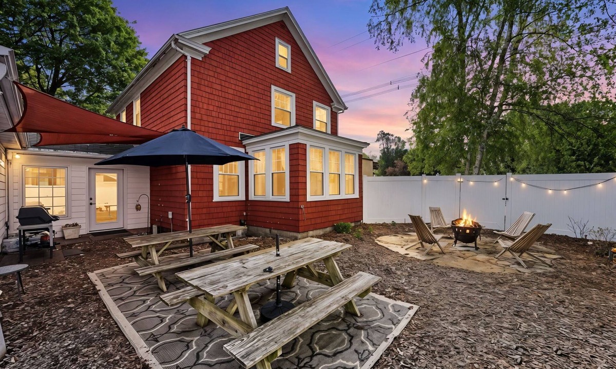 Sturgeon Bay House | Walk to Downtown Sturgeon Bay! Large Home + Yard