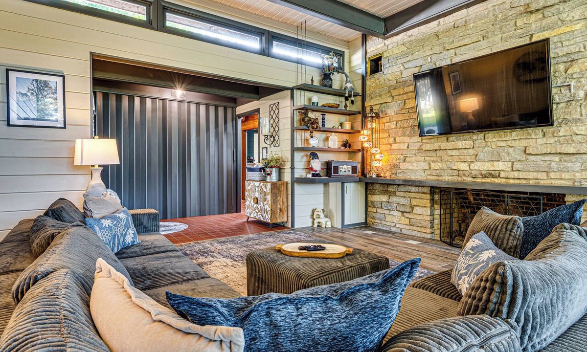 Rockville House | Walk to Dtwn Rockville! Prairie-Inspired Retreat