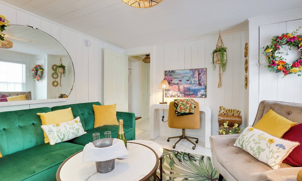 Hammondsport Apartment | Walk to Eats: New Boho Hammondsport Apt w/Pool!