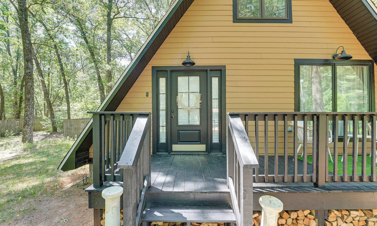 Lakewood Club Cottage | Walk to Fox Lake: Pet-friendly A-frame w/Fire Pit