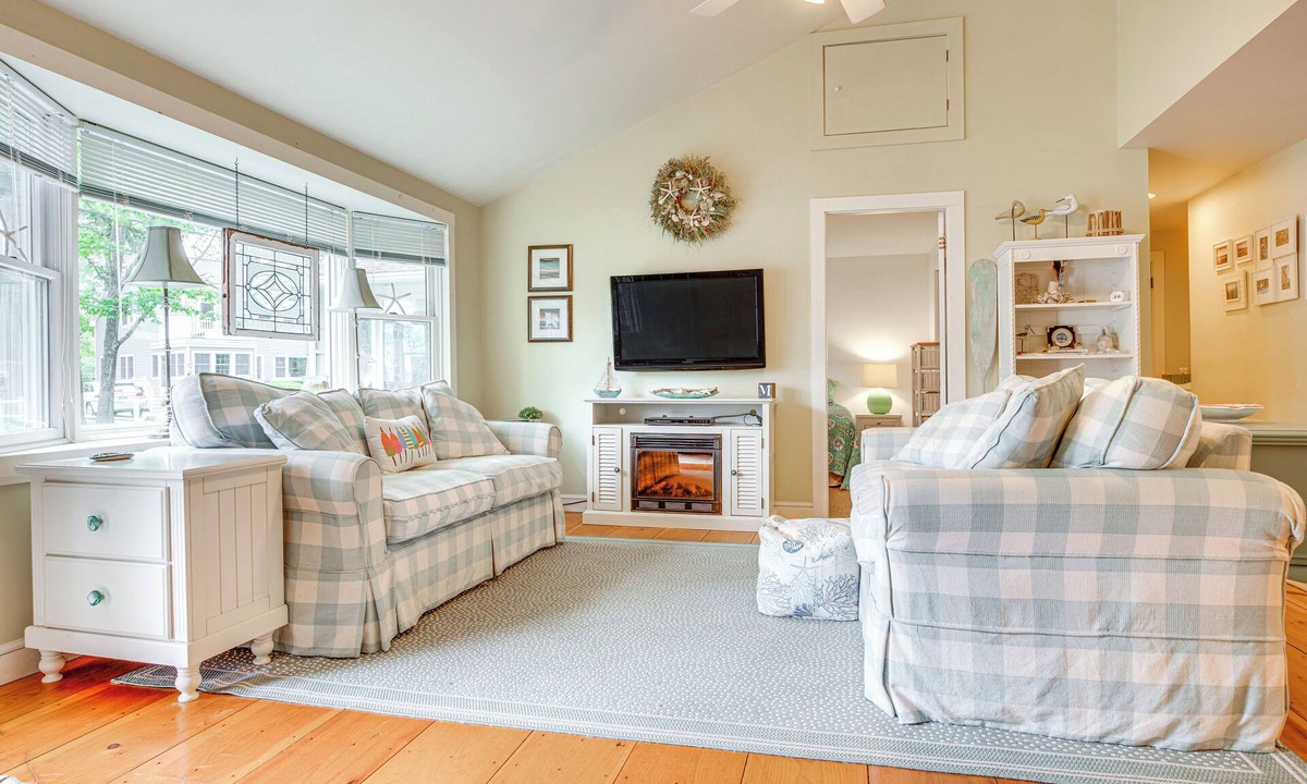 Kennebunkport House | Walk to Goose Rocks Beach: Quiet Townhome w/Patio