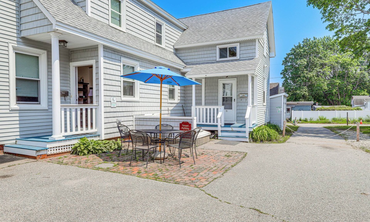 Old Orchard Beach Apartment | Walk to Pier & Ocean: Apt in Old Orchard Beach!