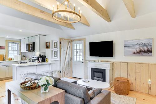 Osterville House | Walk to Shops & Dining: Cozy Osterville Cottage