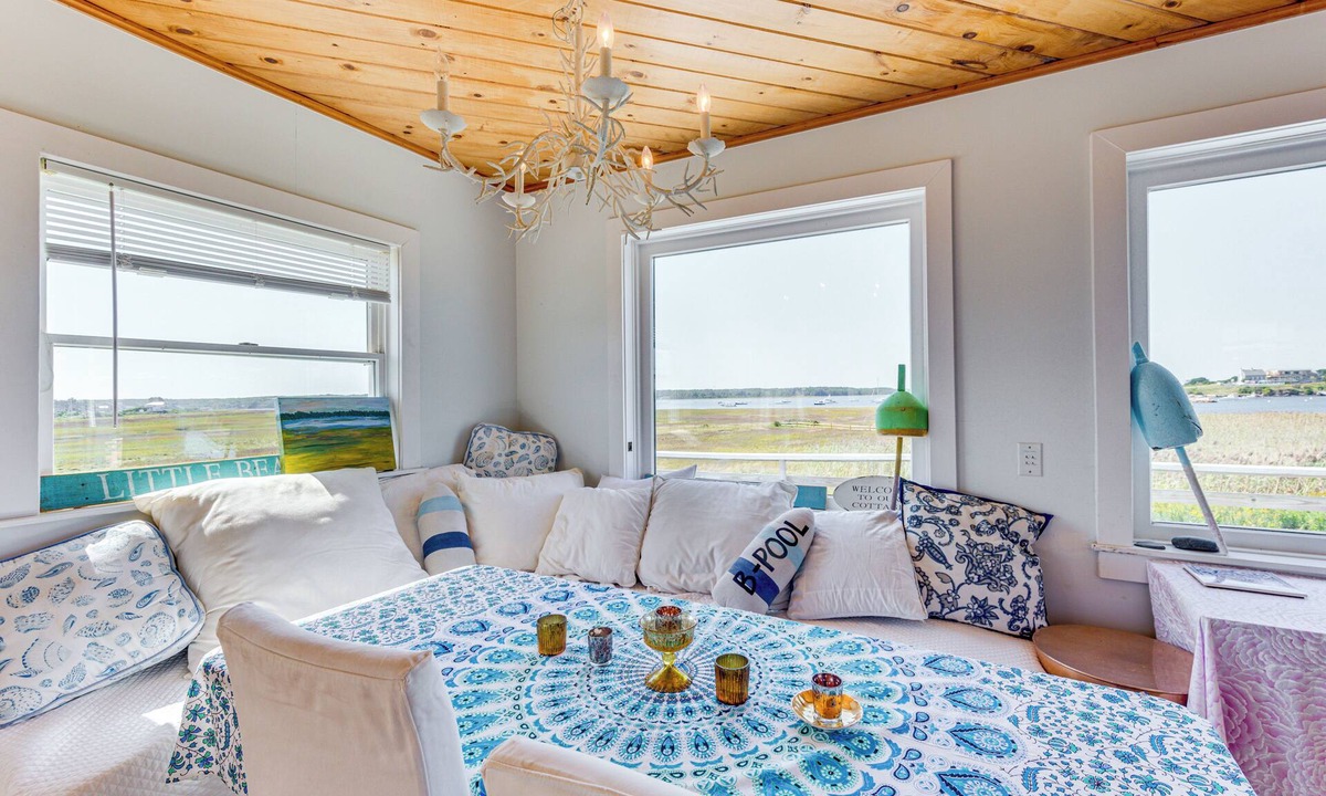 Biddeford Pool Apartment | Walk to the Beach: Pet-Friendly Gem in Biddeford!