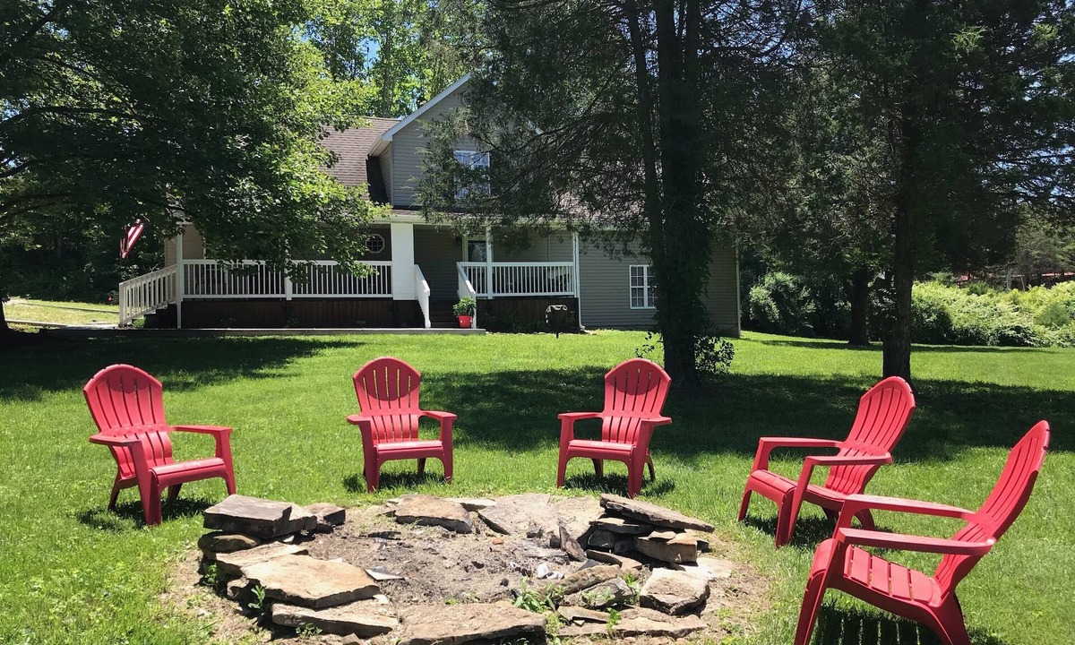 Farmers House | Walk To The River or Drive To Cave Run