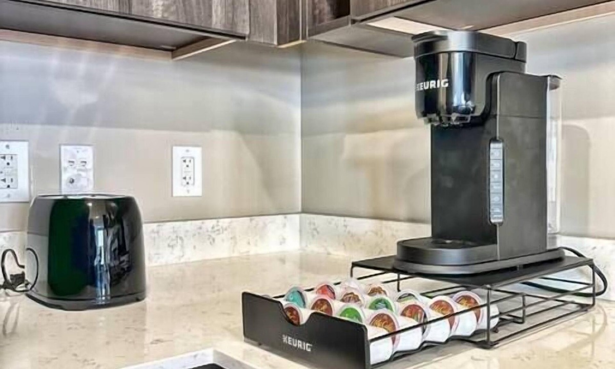 Chatham-Arch Apartment | Walkable Indy Gem: Downtown Living, Shops & Cafes!, Mass Ave Living – Walk to Dining & Shopping