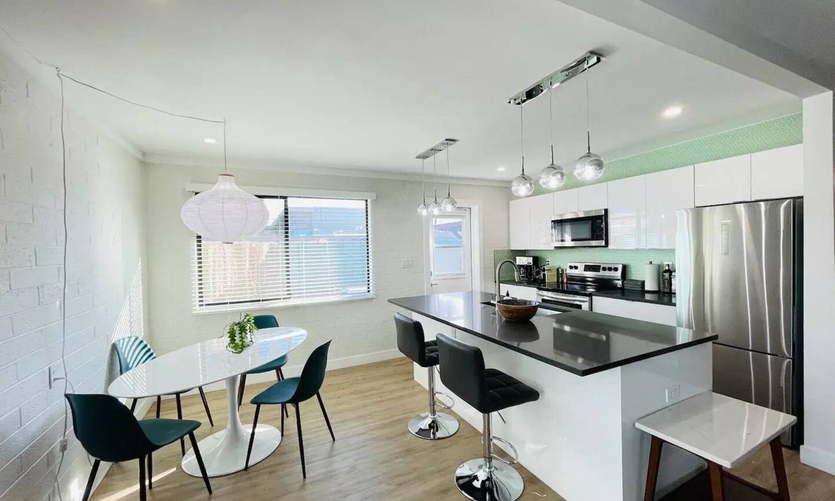 South Scottsdale House | Walkable OTS Mid Century Condo-Pool