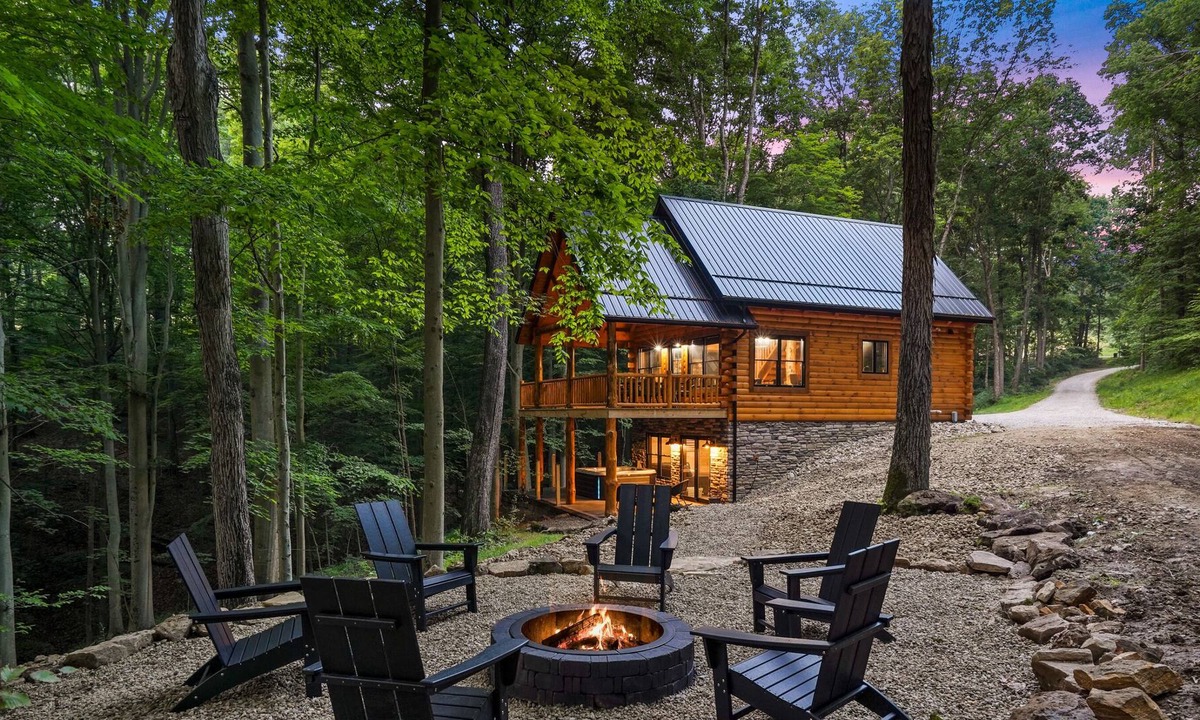 Logan Cabin | Walker's Retreat | Hocking Hills