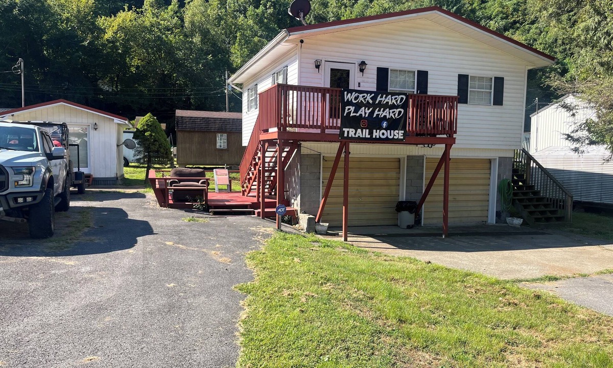 Matewan House | Walking distance to gas station, riding passes, and the famous Sherry Bo’s diner