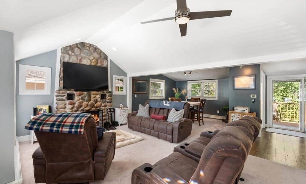 Petoskey House | Walloon Waypoint - Walloon Lake