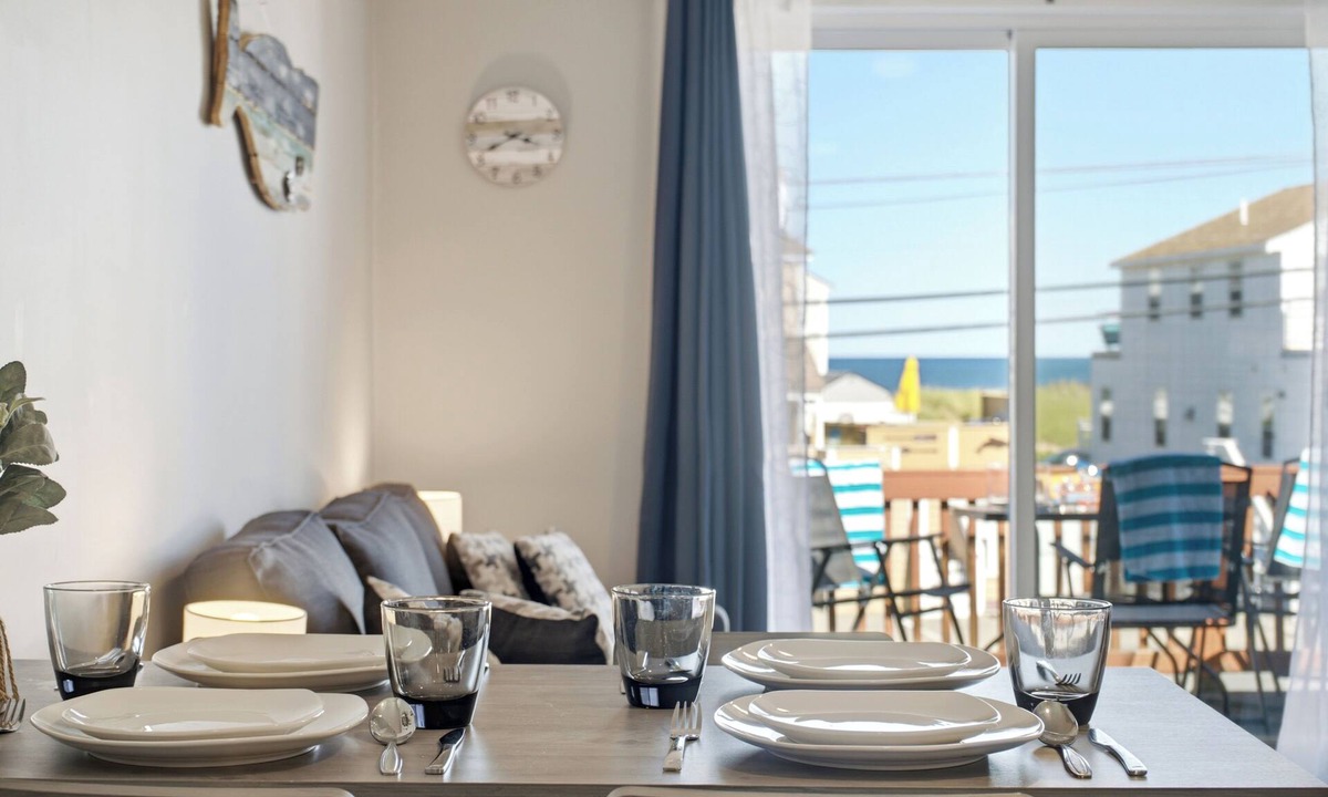 Salisbury Beach Apartment | Watch the Sunrise with coffee
