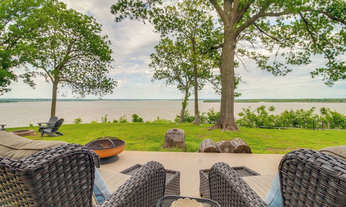 Afton House | Water-View Patio, Near Golf! Port Duncan Retreat