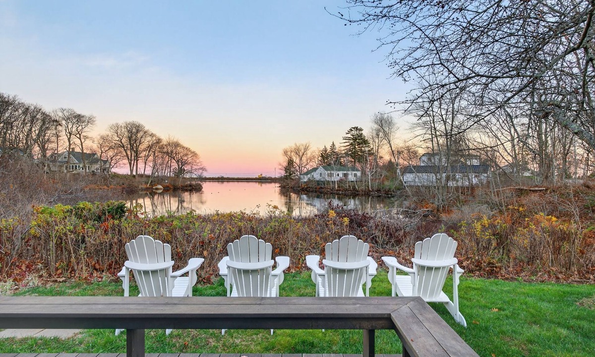 Fortunes Rocks House | Water views! Walk to Beach - Deck - Pet Friendly