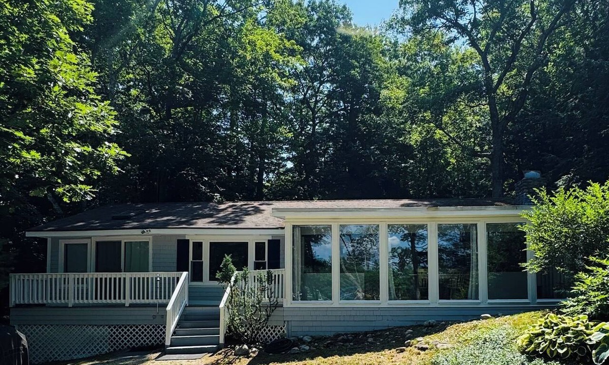 Windham House | Waterfront 3BR Home on Little Sebago Lake