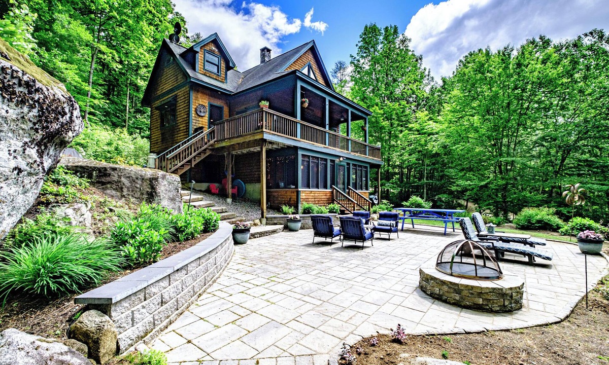 South Pond Shores House | Waterfront 4-bedroom home on South Pond, Greenwood