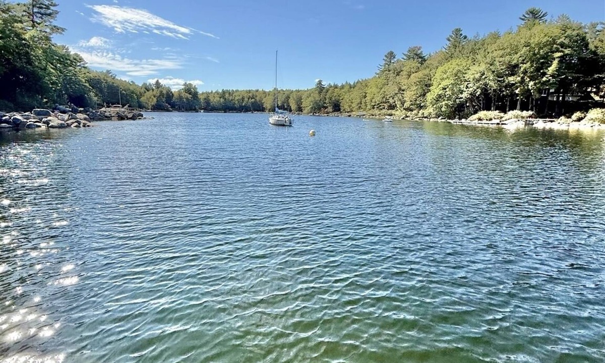 South Casco House | Waterfront 4 bedroom and 3 bath home on the Raymond Cape