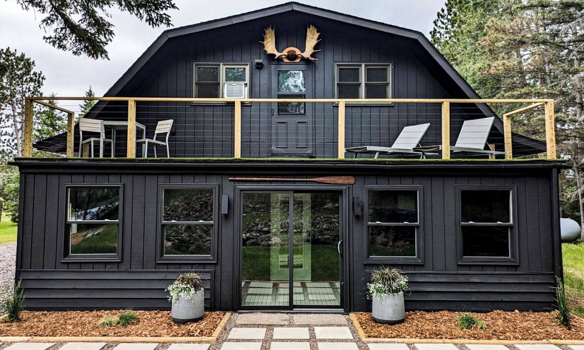 Duluth House | Waterfront Barndominium on Private Lake North of Duluth