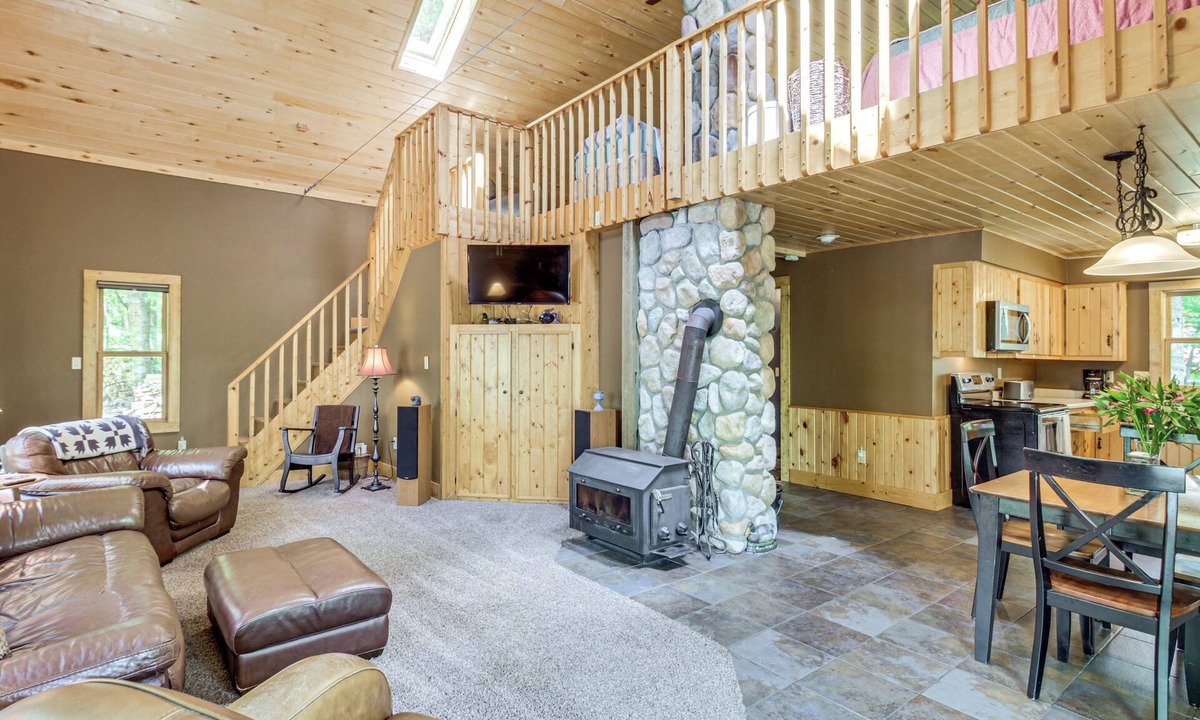 Bovey Cabin | Waterfront Cabin on Trout Lake w/Private Dock!