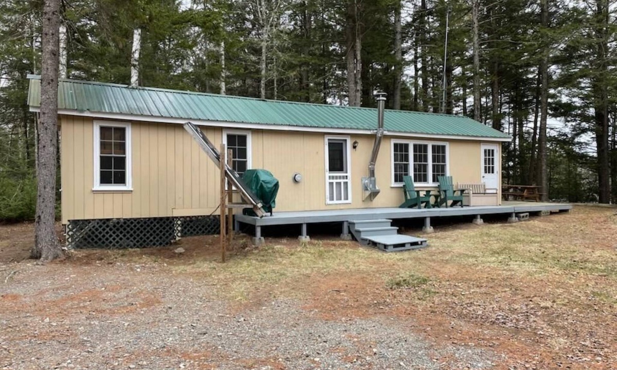 Osborn Cottage | Waterfront camp with Sandy Beach