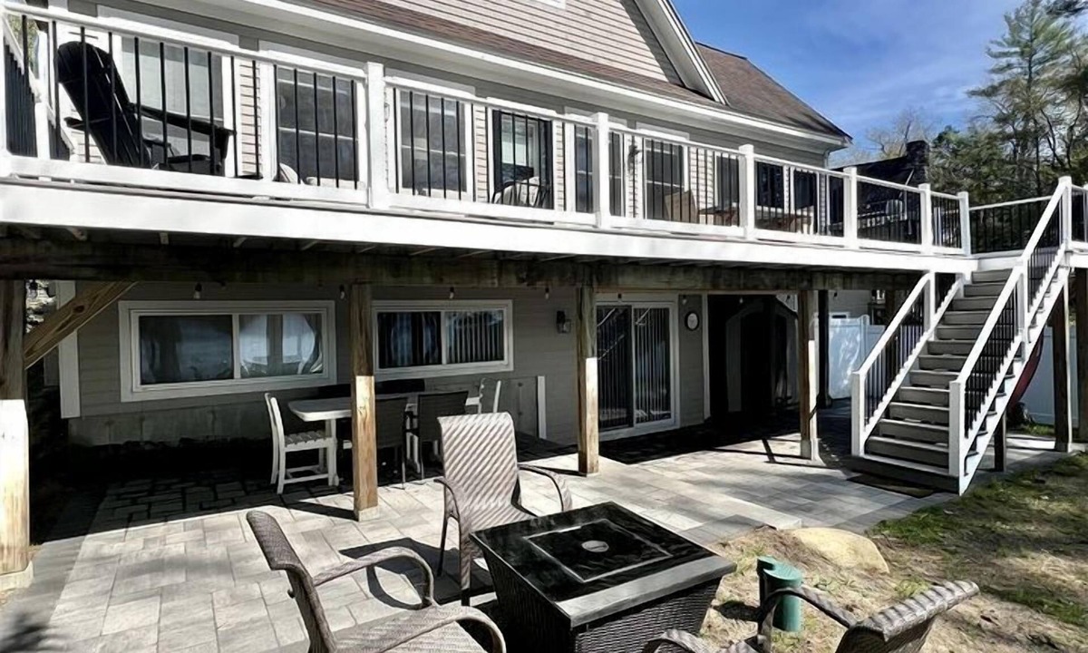 Naples Cottage | Waterfront Cottage with Equipped Deck and Private Dock in Maine