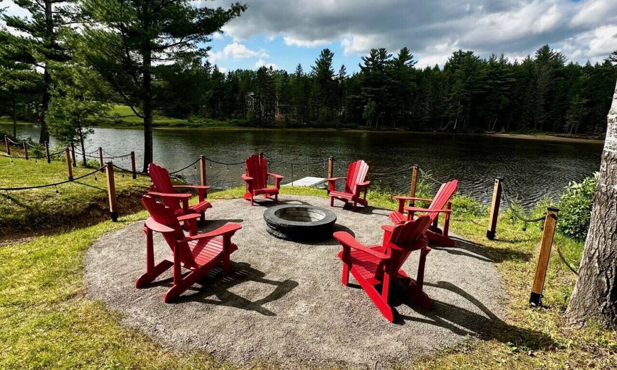 Rexton House | Waterfront | Dock | Canoe | Bonfire