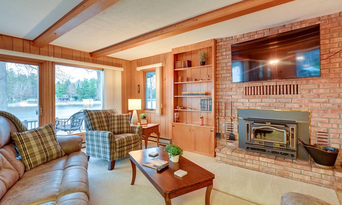 Gladwin Cabin | Waterfront Gladwin Vacation Rental w/Lake View!