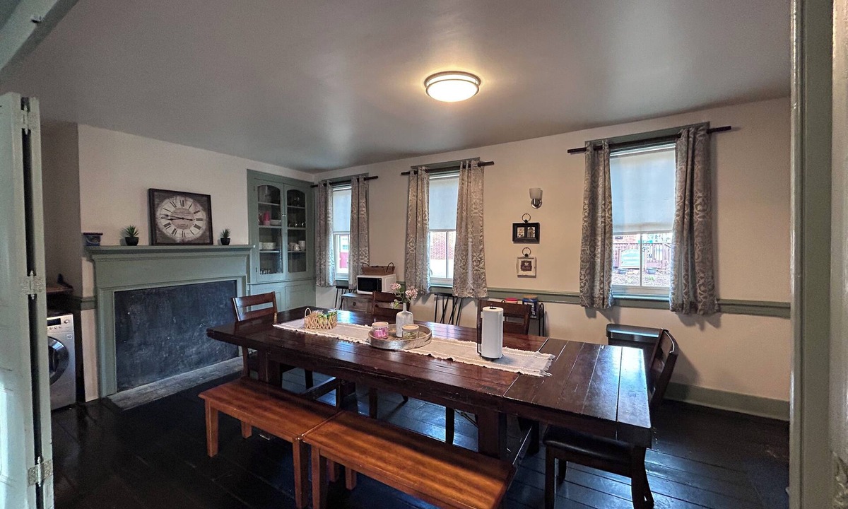 West Newton House | Waterfront, Historic Guest House. next to GAP Trail!