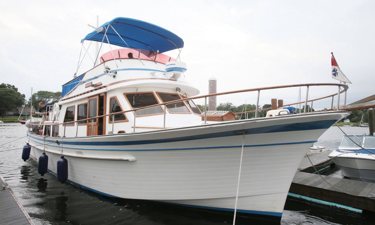 Downtown Boat Rental | Waterfront Houseboat - 45' AlbinYacht - Sleeps 4-6