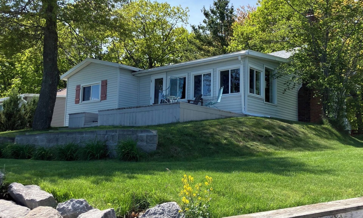 Long Lake Cottage | Waterfront- Lake Huron Cottage Quiet Retreat