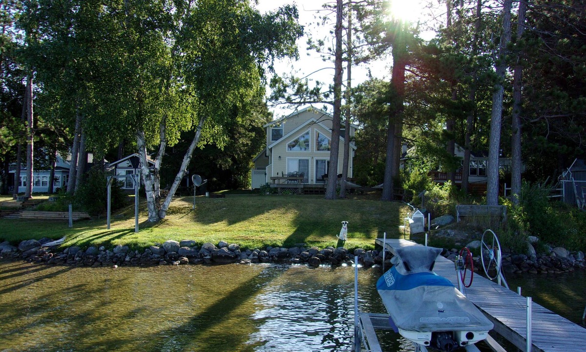 Parrott Point House | Waterfront Mullet Lake Cottage