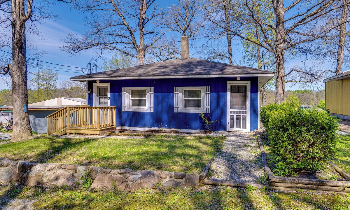 Monticello House | Waterfront Relaxation! Monticello Home w/Deck