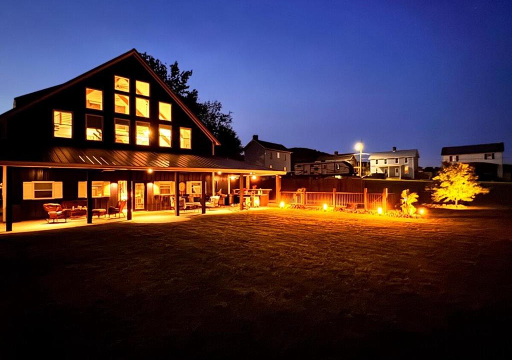 Roscoe House | Waterfront Resort Escape