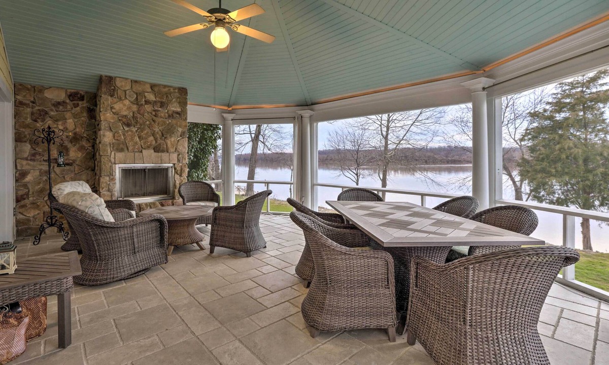 Prospect House | Waterfront Vacation Rental Near Louisville!