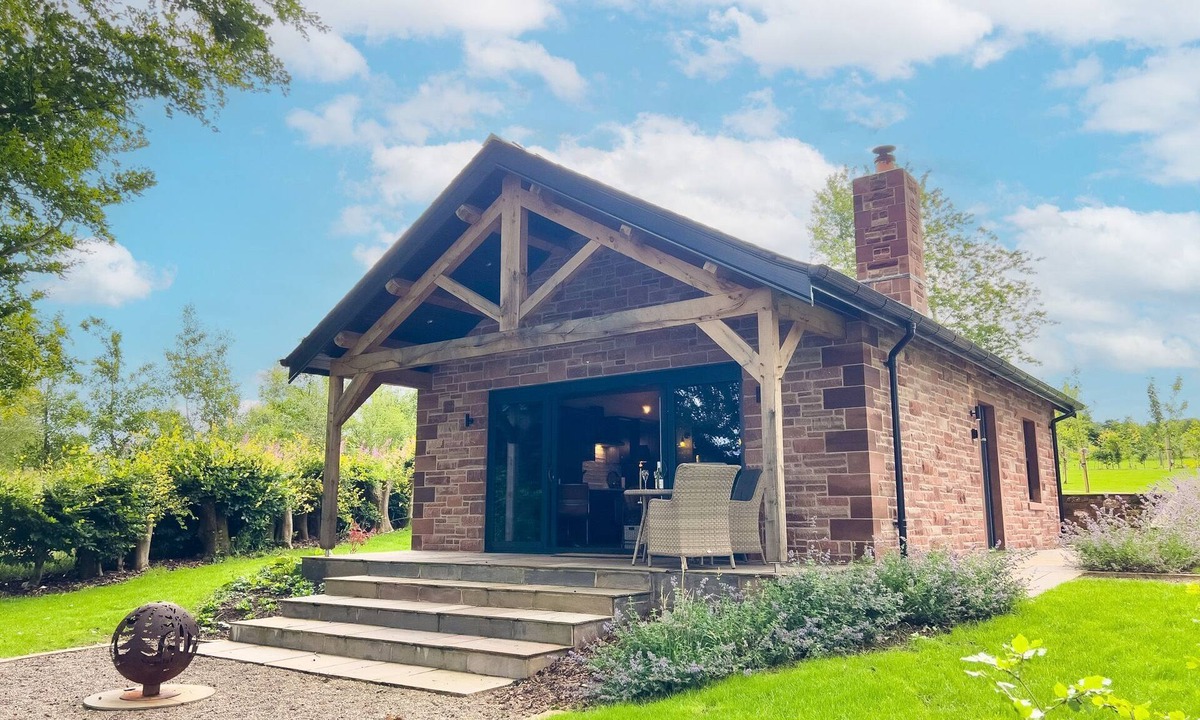 Wing Cottage | Waters Edge, a romantic cottage with stunning views of Talkin Tarn