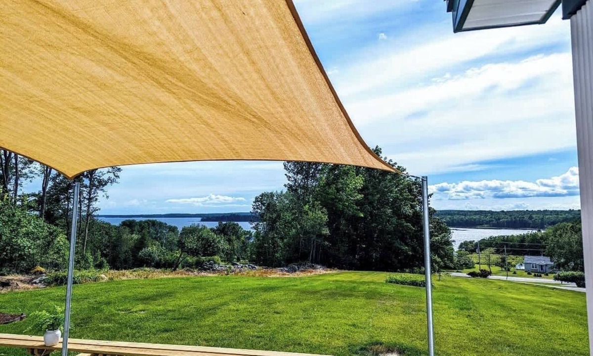 Ellsworth House | Waterview Cottage 12 miles to Acadia National Park