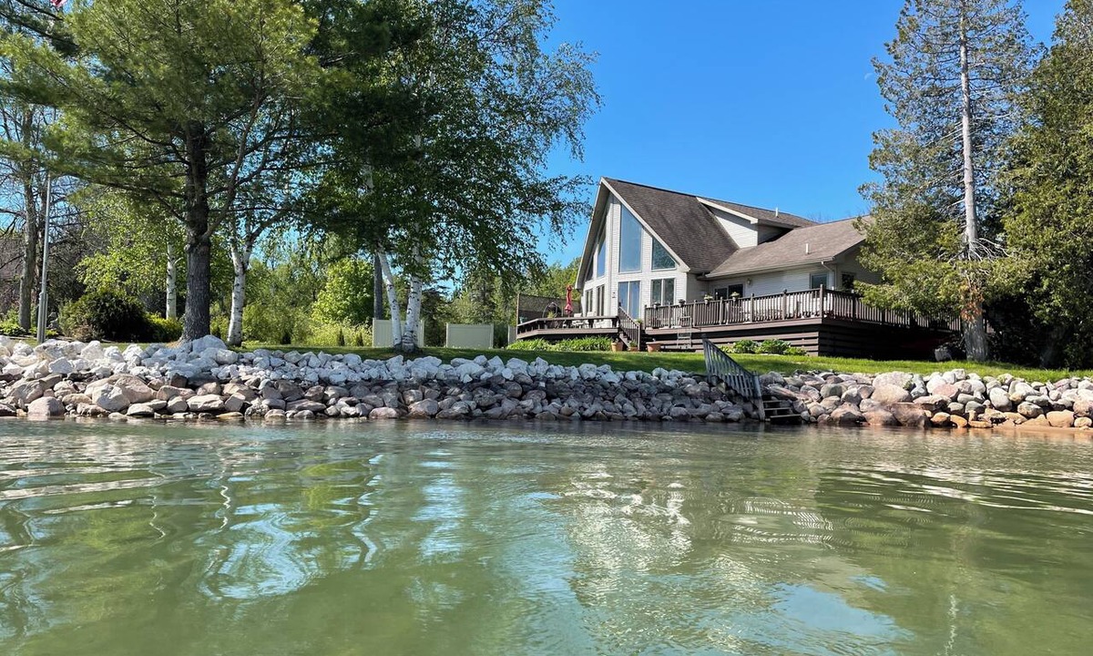 Sault Ste. Marie House | Welcome to Freighter View Retreat!