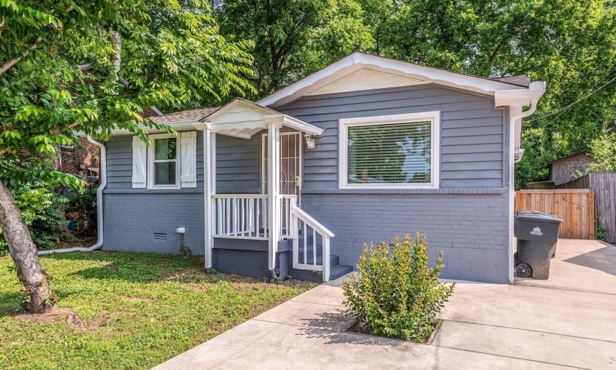 Inglewood House | Welcome to our Sunny, peaceful, and centrally-located home