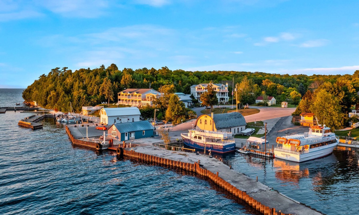 Gills Rock Condo | Welcome to your Happy Place!
