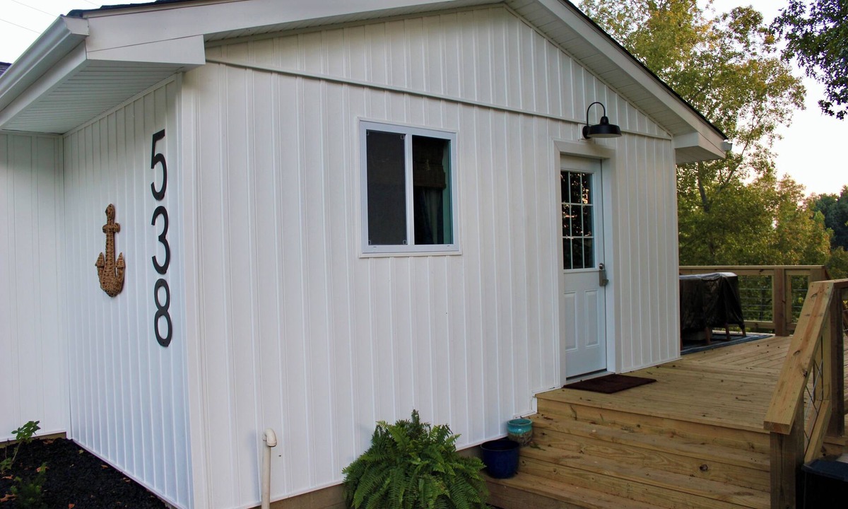 Se Ree House | Welcoming 2-bedroom house with lake access and 2 kayaks