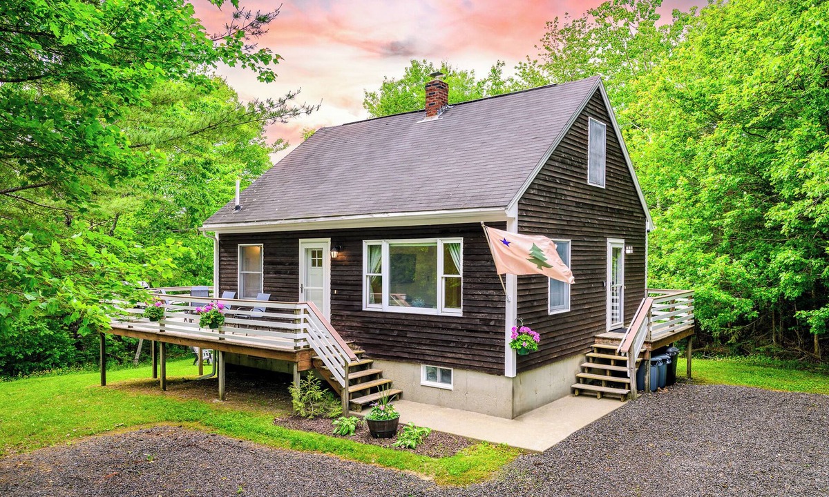 South Thomaston House | Weskeag Cottage - Arcade, Fire Pit, Clean, Bright, Nearby Coastal Activities