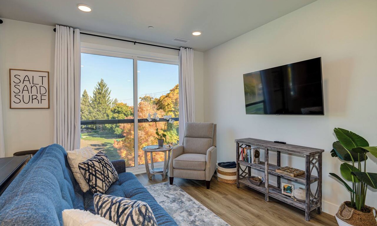 Traverse City Condo | West Bay View: Penthouse Condo in Traverse City