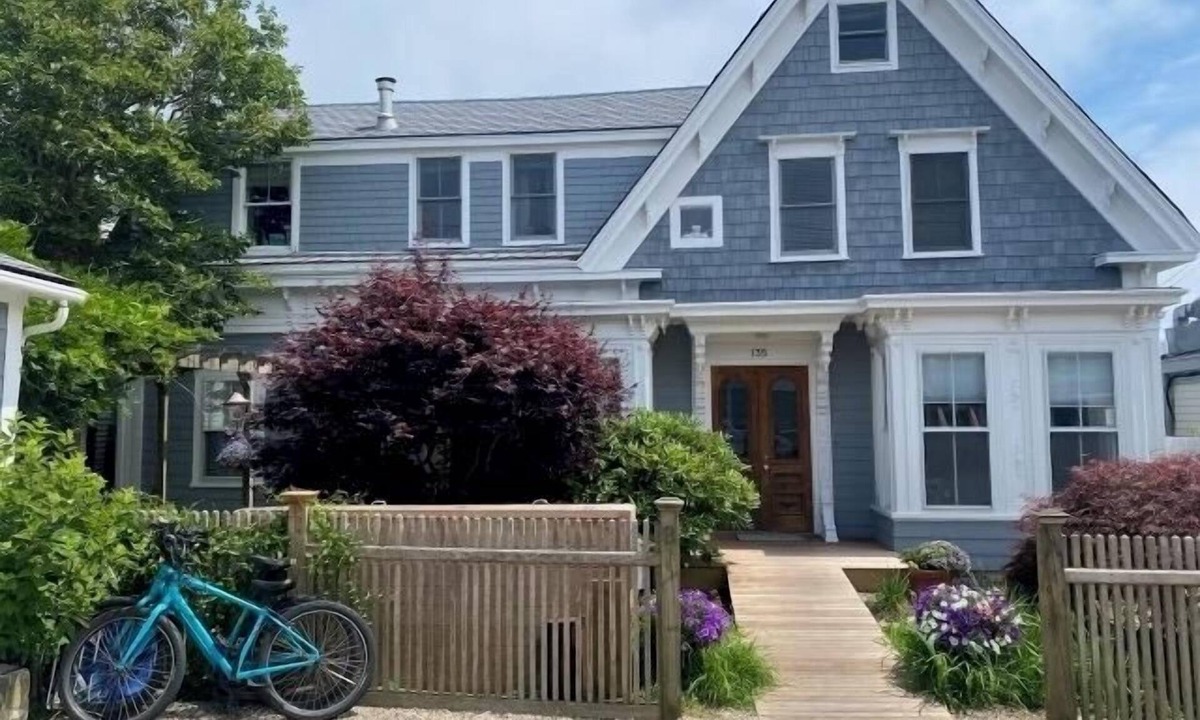 Commercial Street Condo | West End 2BR Condo In Great Location