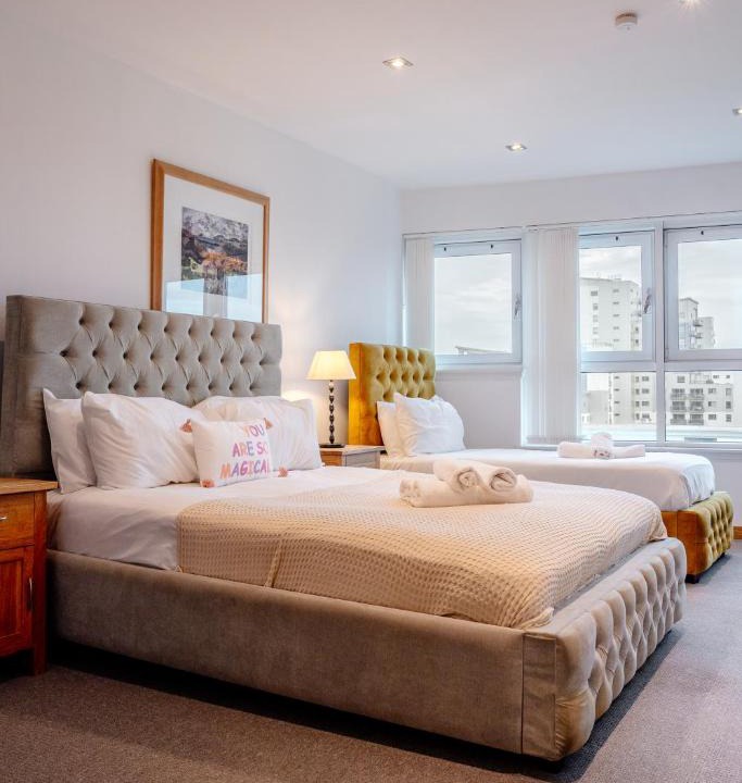 Newhaven Apartment | Weston's Penthouse sleep 10, 8 Beds Free Parking