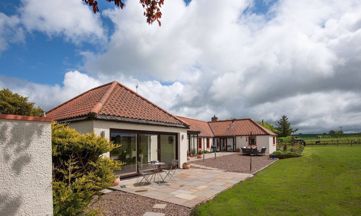 MacMerry Cottage | WESTWOOD COTTAGE - A spacious farm cottage close to superb East Lothian beaches