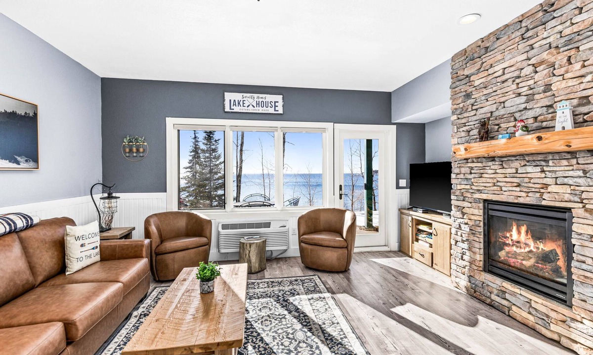 Two Harbors Apartment | Whispering Pines Lake Views | 1BR King Suite